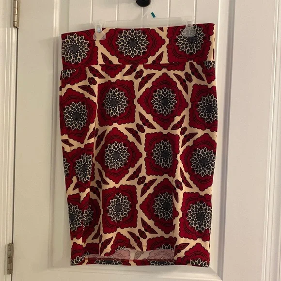 Lularoe pencil skirt, very soft and stretchy - Picture 1 of 3